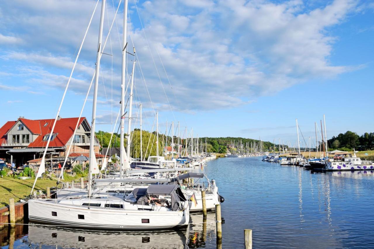 Schoene Ferienwohnungen Mit Kamin Im Ostseebad Sellin Exterior foto